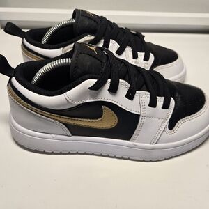 Nike Kids Black and Gold Sneakers